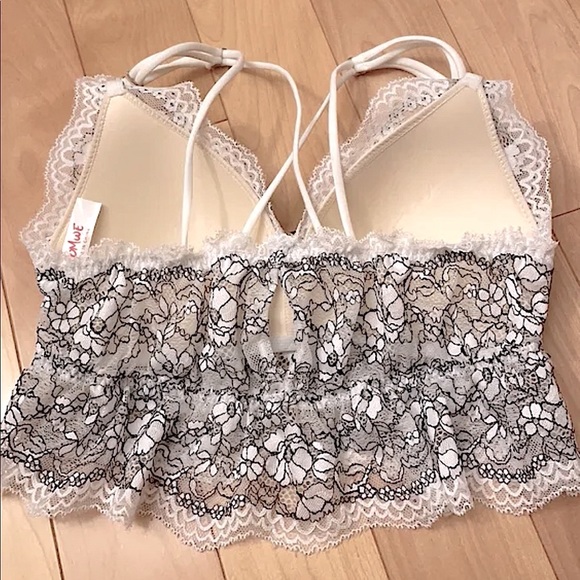 Gorgeous White Flower Motif Bralette - Picture 3 of 6